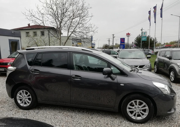Toyota Verso cena 35900 przebieg: 187000, rok produkcji 2012 z Piastów małe 277